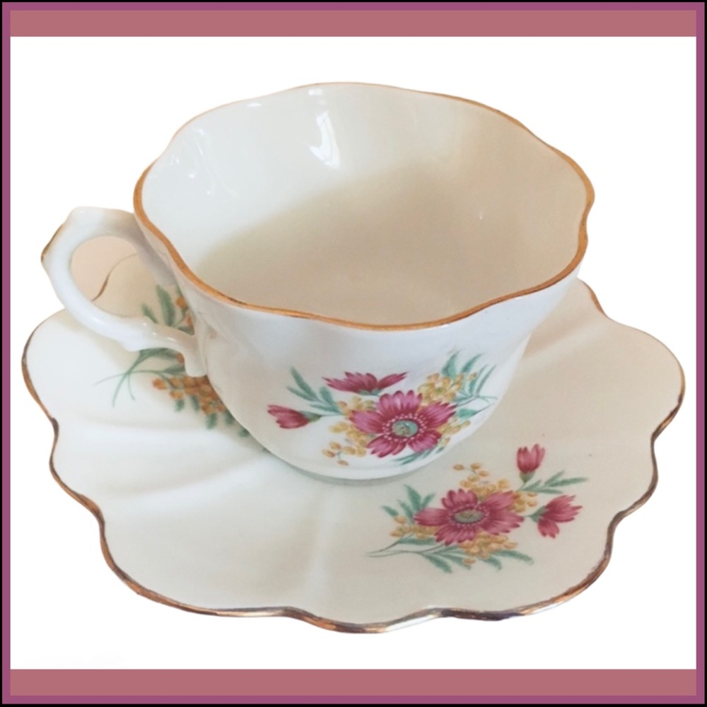 SOLD VINTAGE ROYAL IMPERIAL BONE CHINA TEA CUP & SAUCER - Picture 6 of 6
